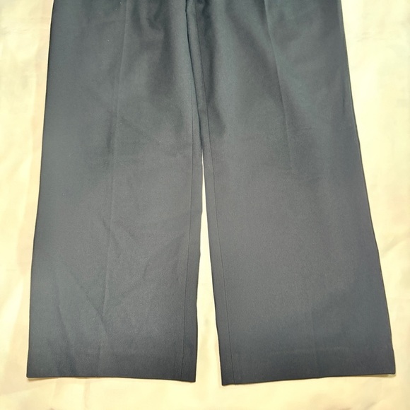 Aritzia- The Effortless Pant (Re)fined Black Size 4 High Waist Trousers - Picture 4 of 9
